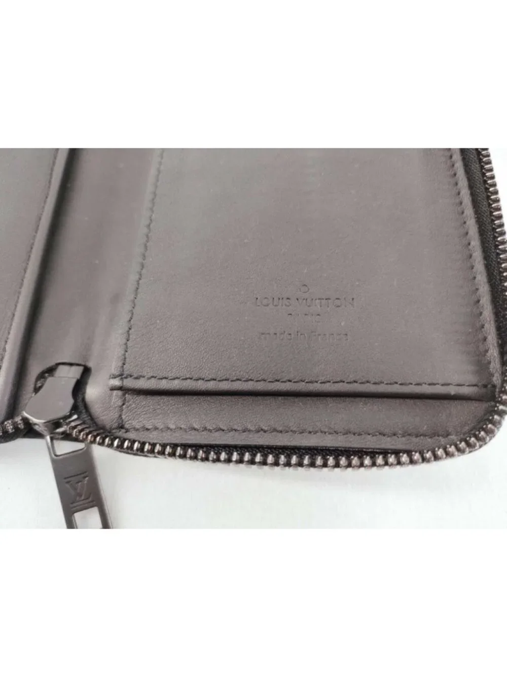 Louis Vuitton Wallet Aerogram Zippy Vertical Black Leather Zip Around Silver